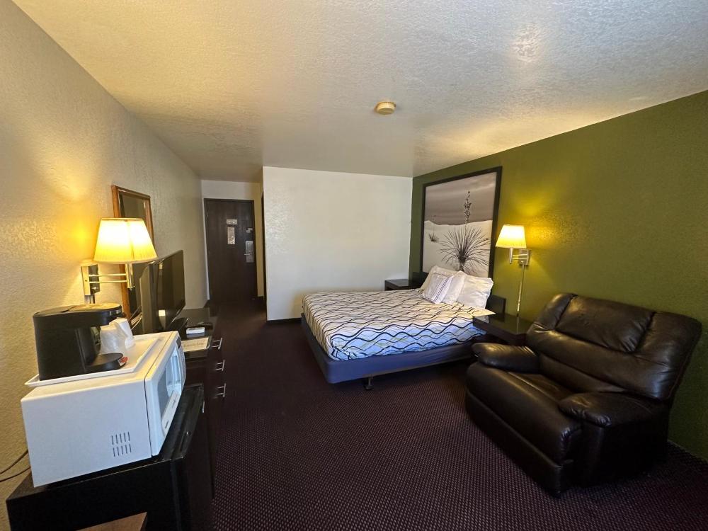 Standard Queen Room interior